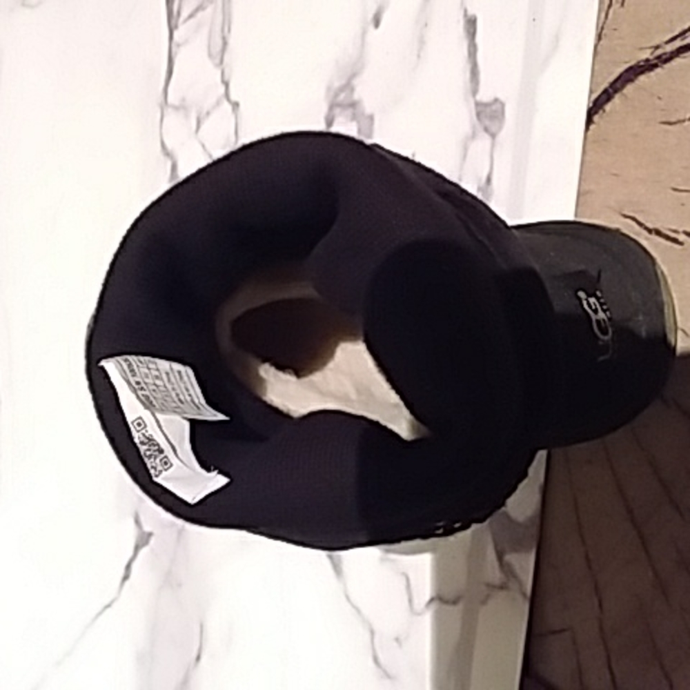 Ugg boots Size 8 Black suede with gold flecks and knit top - Picture 6 of 7